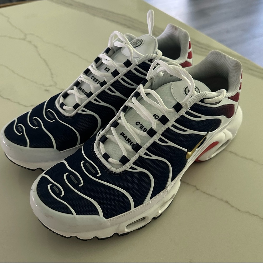 Nike Blue and White Athletic Shoes with Tuned Air Cushioning